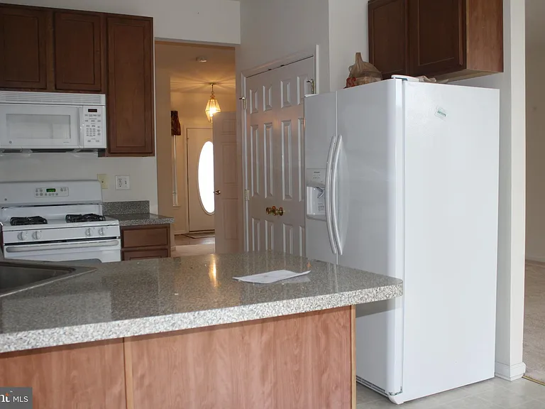 189 Westbrook Dr — Photo 12