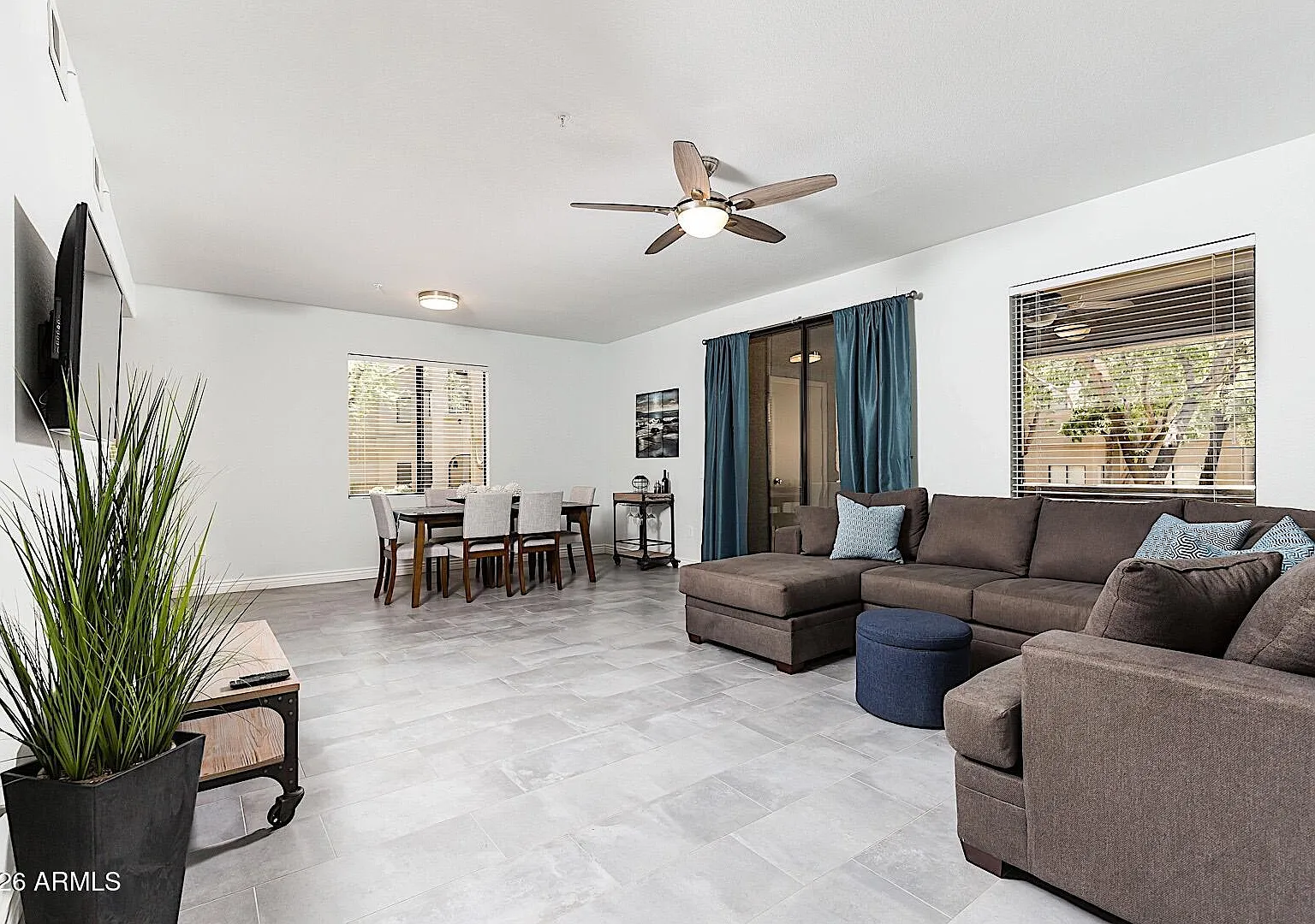 2 bed, 2.0 bath, 1302 sqft, $2,100 — Photo 2