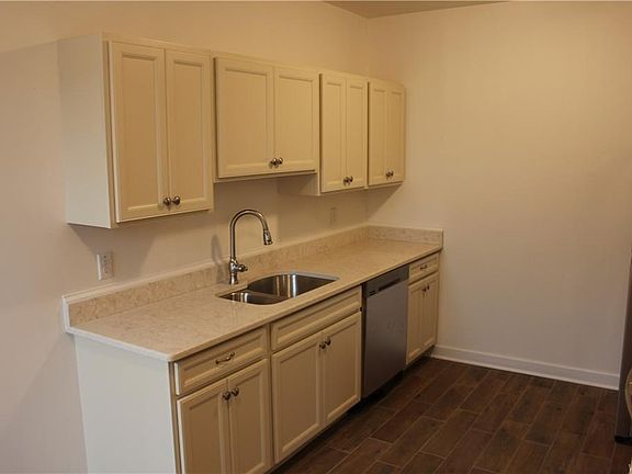 4th image of 960 Grant St #3