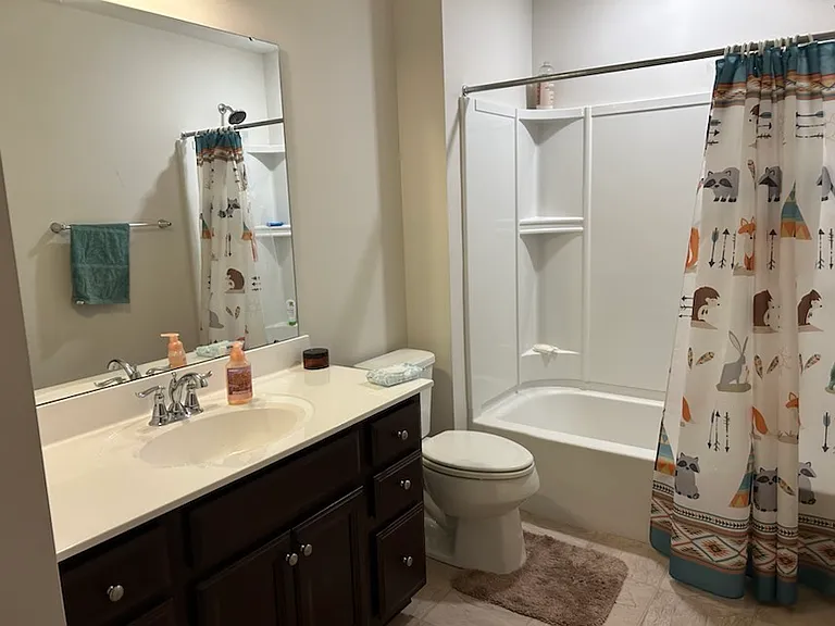 Upper floor Full Bath