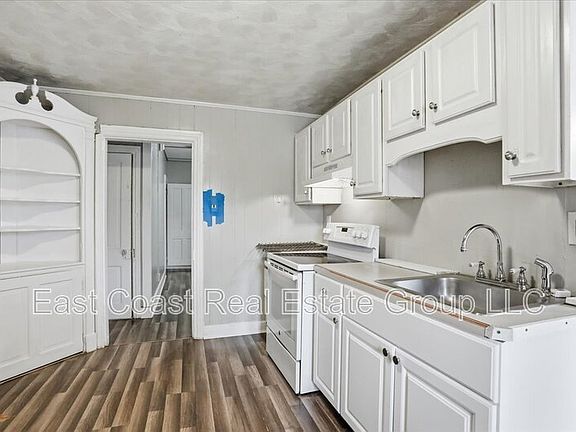 2nd image of 834 W Washington St #2