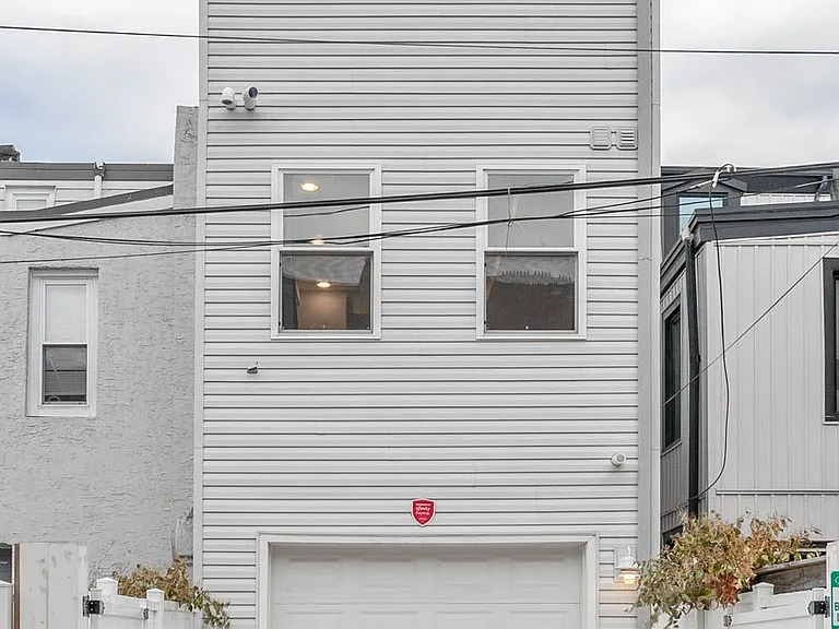 1836 Ingersoll St — Photo 29