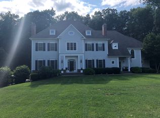 8 Whitney Ln, West Simsbury, CT 06092