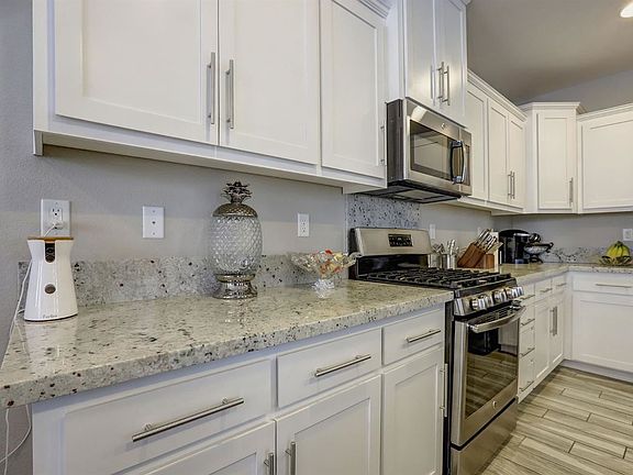 5th image of 1005 Bridlewood Dr