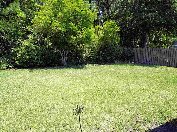 4th image of 76097 Deerwood Dr