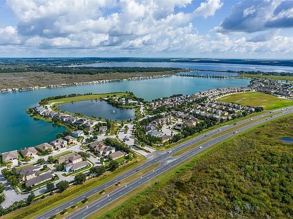 3rd image of 523 Waterside Pointe Dr