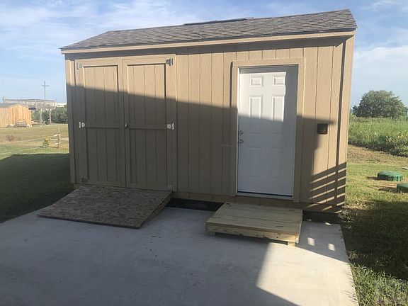 5th image of 1809 Honeysuckle Ln