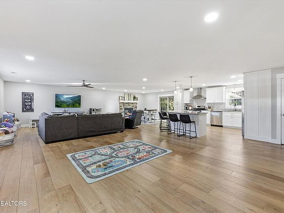 5th image of 1218 Forest Dr