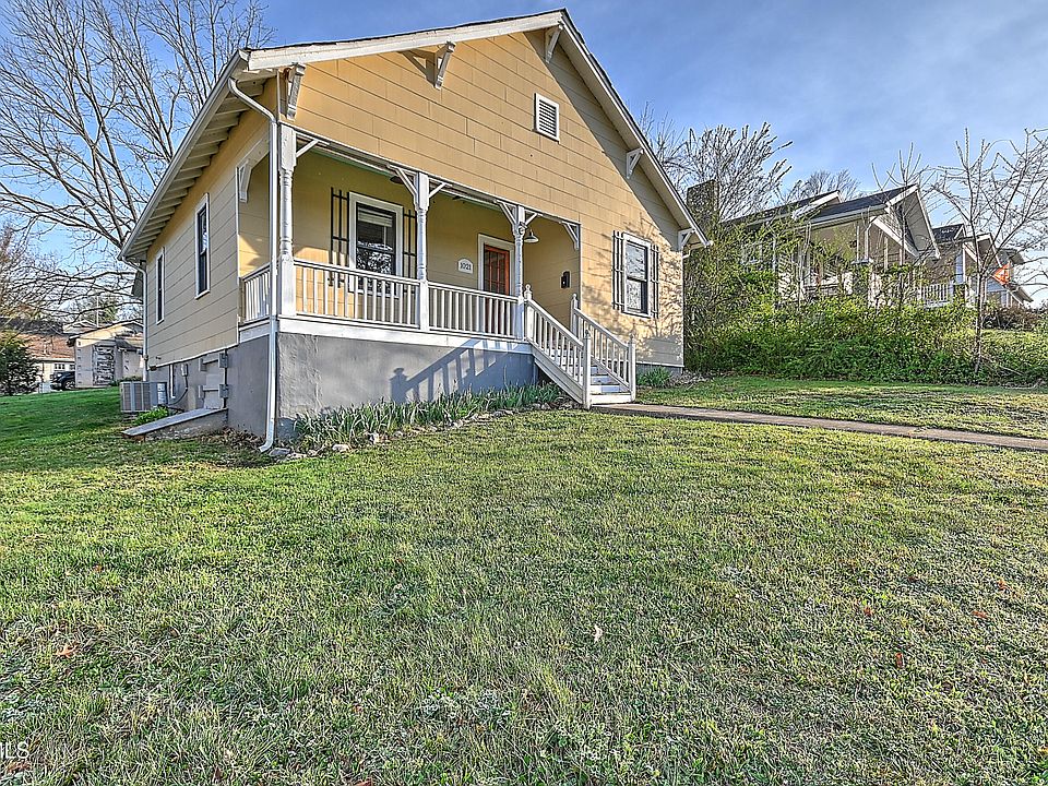 1st image of 1021 Lawrence Ave