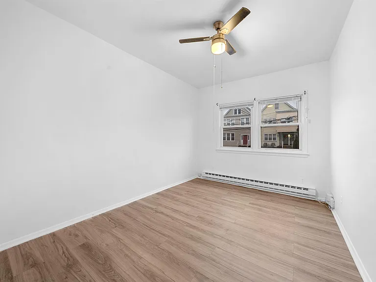 40 W 52nd St #1F — Photo 5