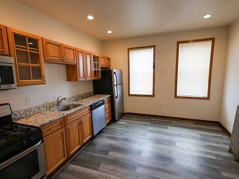 100 Seaver St #12A — Photo 1