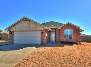 4016 Red Apple Cir, Moore, OK 73160