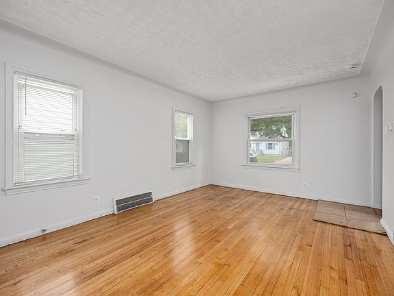 5th image of 19121 Kingsville St