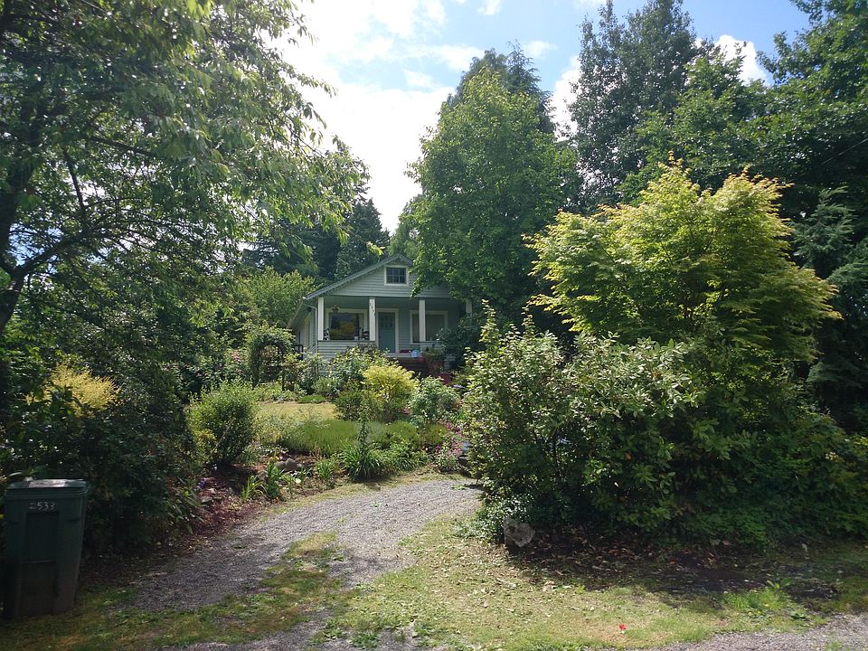 2nd image of 2533 NE 92nd St