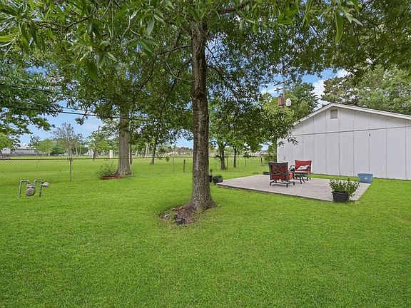4th image of 19 Bay Harbor Dr