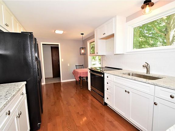 4th image of 29350 Luxona Ave