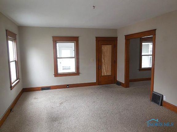 2nd image of 1048 Alcott St