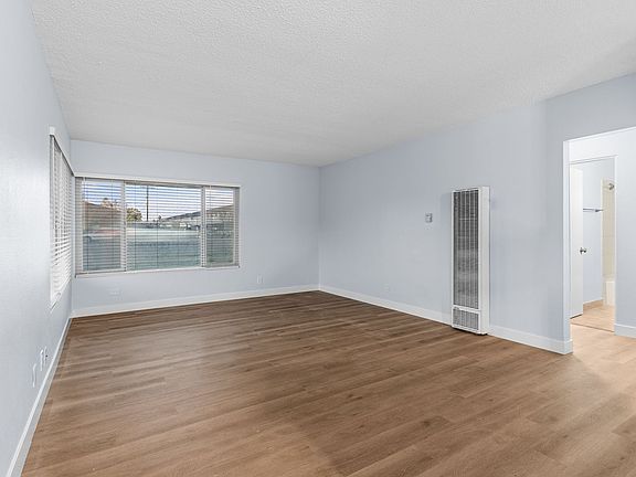 3rd image of 147 S Magnolia Ave #1