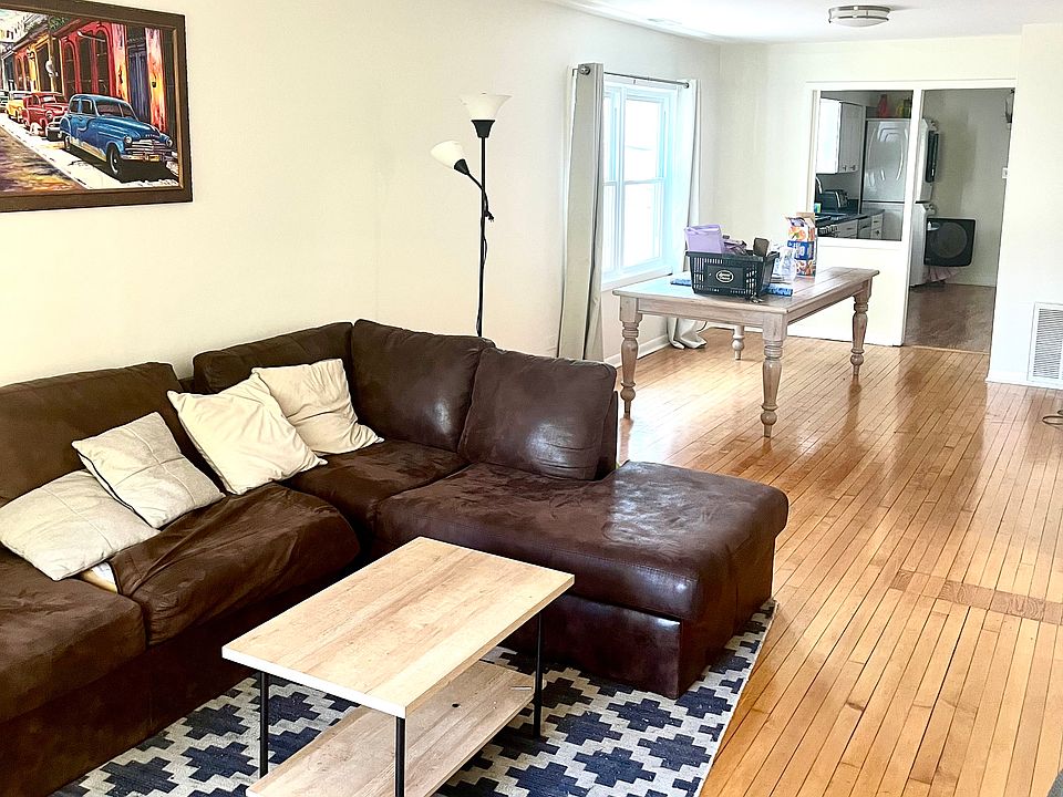 1st image of 3148 N Clifton Ave #2