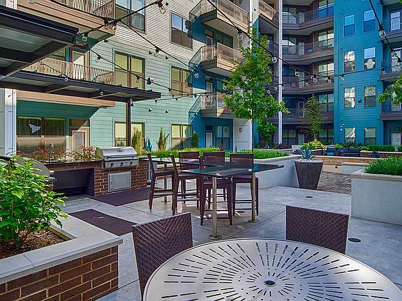 PearlWashington_ext_grill-2