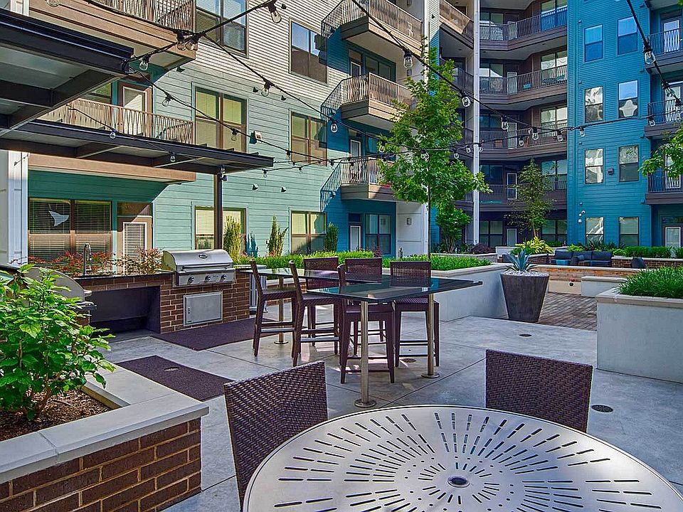 PearlWashington_ext_grill-2