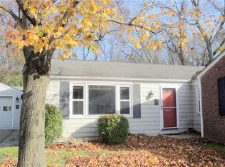 18 Rutherford Ct, Warwick, RI 02886