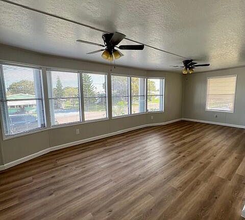 4th image of 5010 Santa Anna Ave