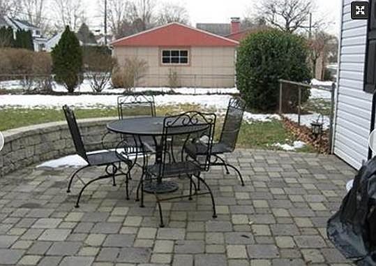 Patio w fenced yard
