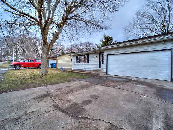 4th image of 2466 Estes St