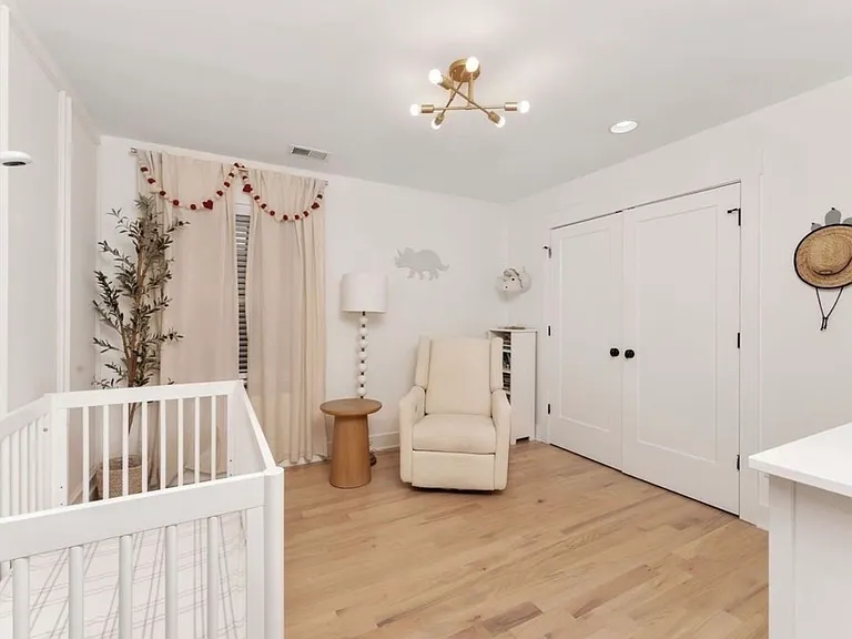 1813 Delta Ave — Photo 12