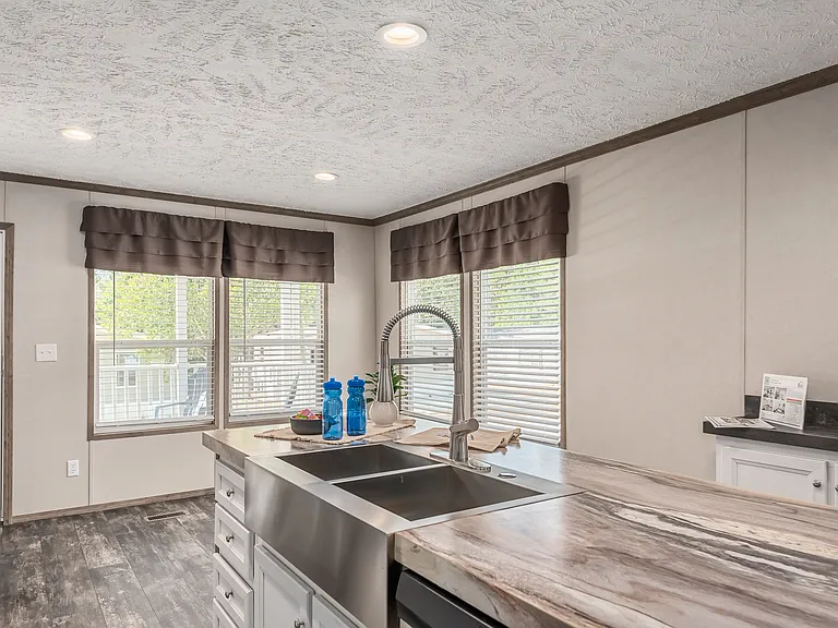 Saddle Creek — Photo 44