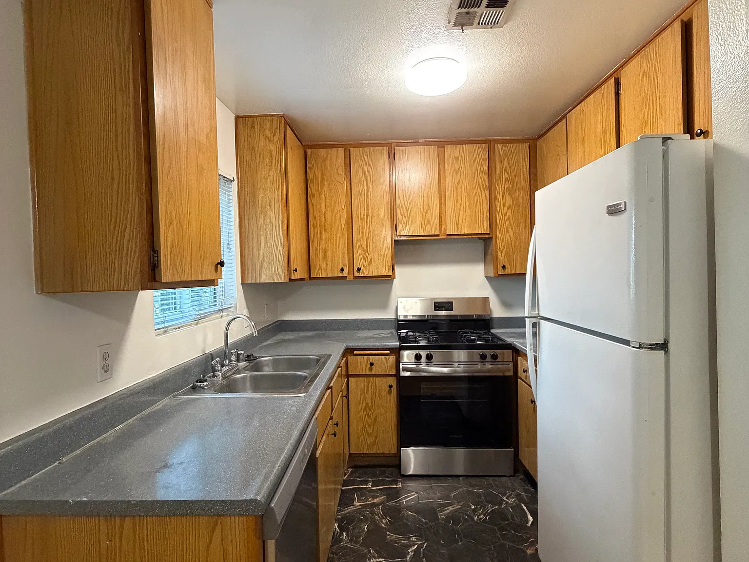 1 bed, 900 sqft, $2,495 — Photo 4