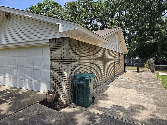3rd image of 6 Patrick Henry Dr