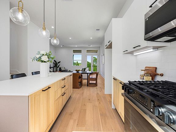 3rd image of 303 Marcella St #P