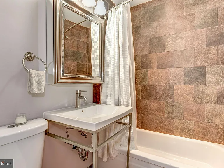 225 G St SW #126 — Photo 14