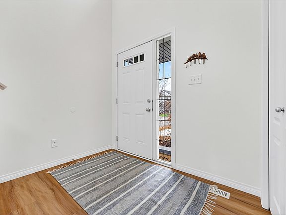 5th image of 11 Springdale Point E