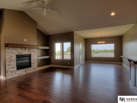 4th image of 2719 N 190th St