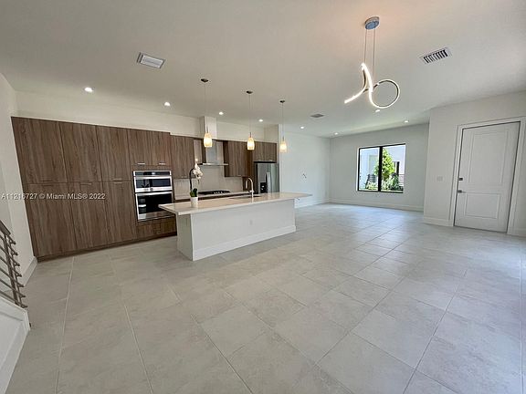 4th image of 4377 NW 81st Ave #0