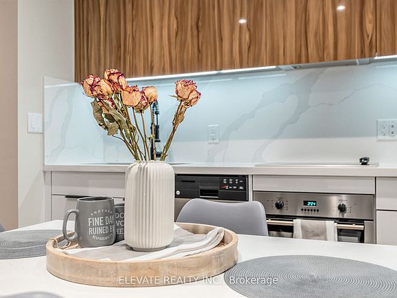 5th image of 18 Uptown Dr #229