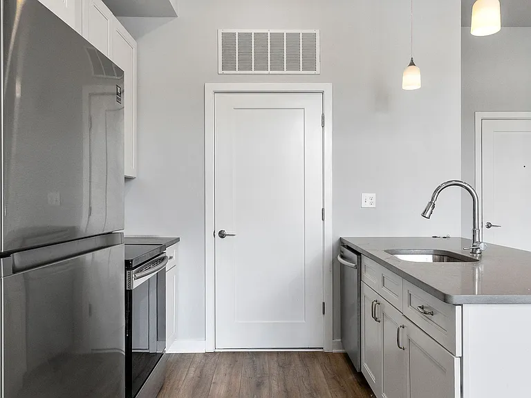 The Bentley Apartments — Photo 8