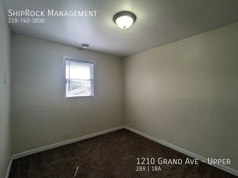 1210 Grand Ave #UPPER — Photo 2