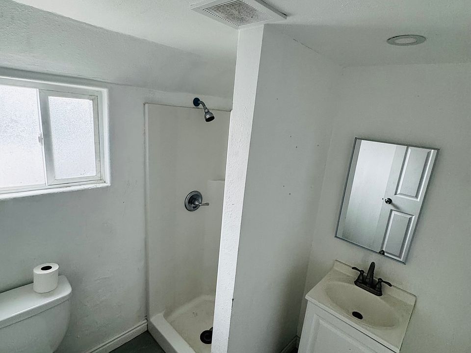 2nd image of 1949 Lancewood Ave #1