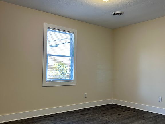 5th image of 100 Holmes Dr #A