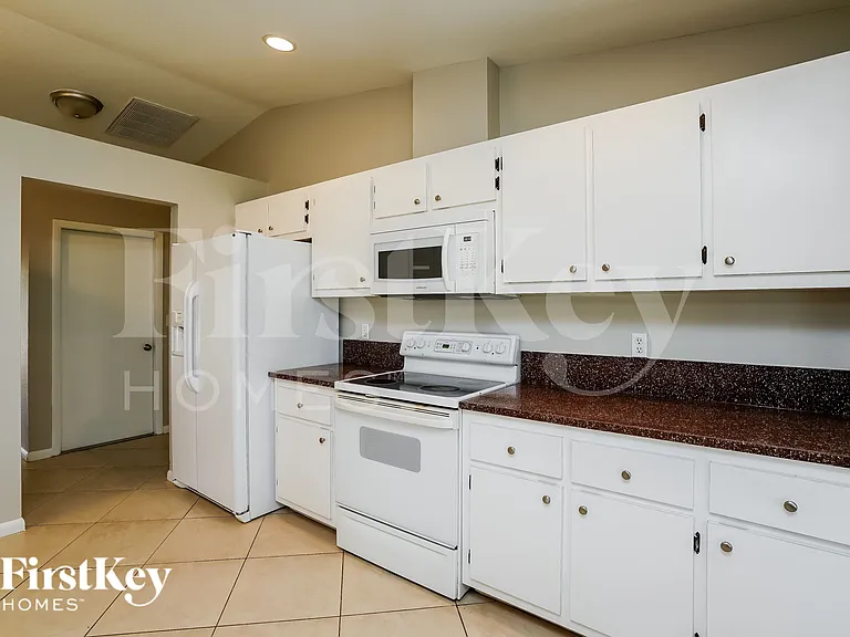 8441 Bahamas Rd — Photo 10