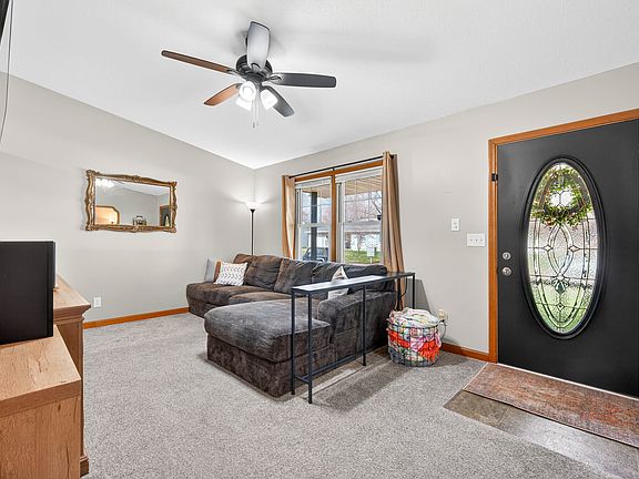 3rd image of 422 Skaggs Ct