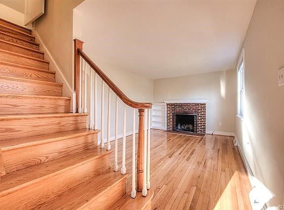 5th image of 2201 Oakwood Ln