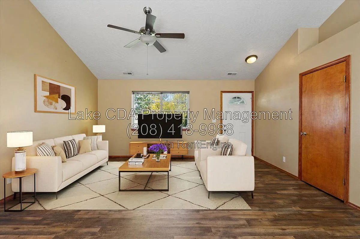 3 bed, 2.0 bath, 1204 sqft, $2,495 — Photo 2