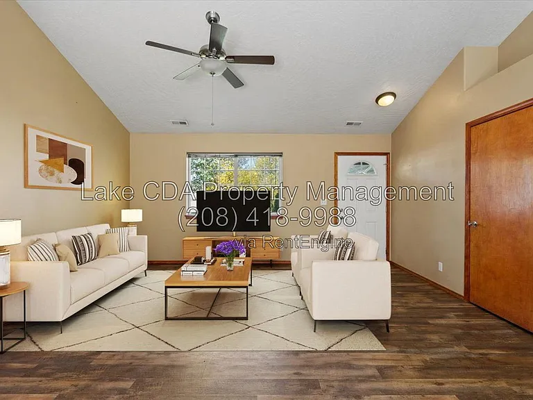 8920 N Torrey Ln — Photo 2