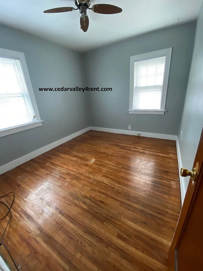 3 Bedroom 1 Bath 517 Center St Waterloo IA — Photo 3