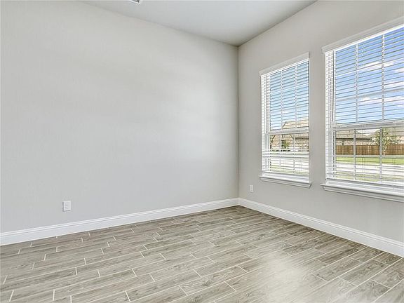 4th image of 306 Nakoma Dr